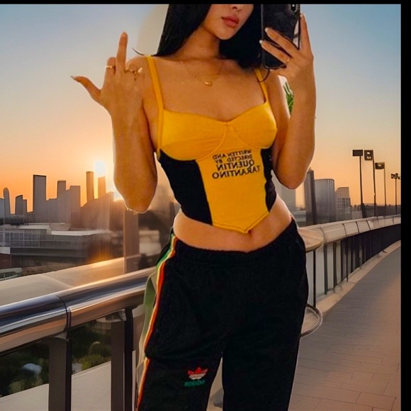 WRITTEN & DIRECTED BY QUENTIN TARANTINO Spaghetti Straps Tank Camisole Crop Top - Picture 3 of 11